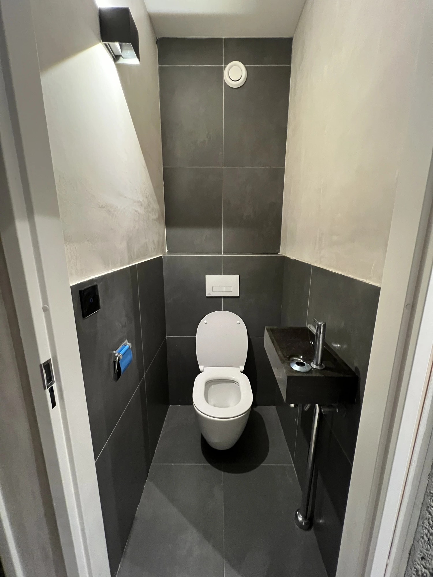 Toiletruimte in antraciet