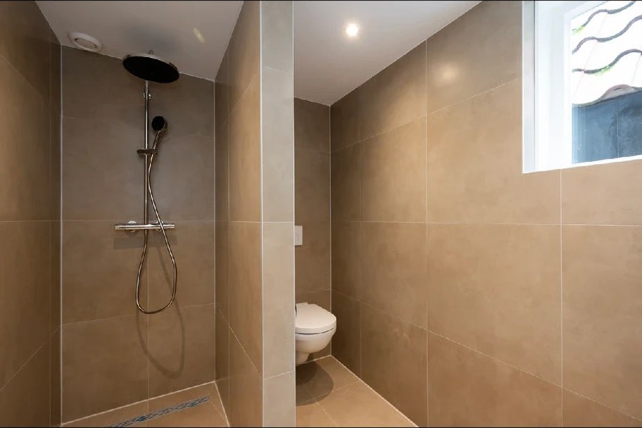 Inloopdouche & zwevend toilet