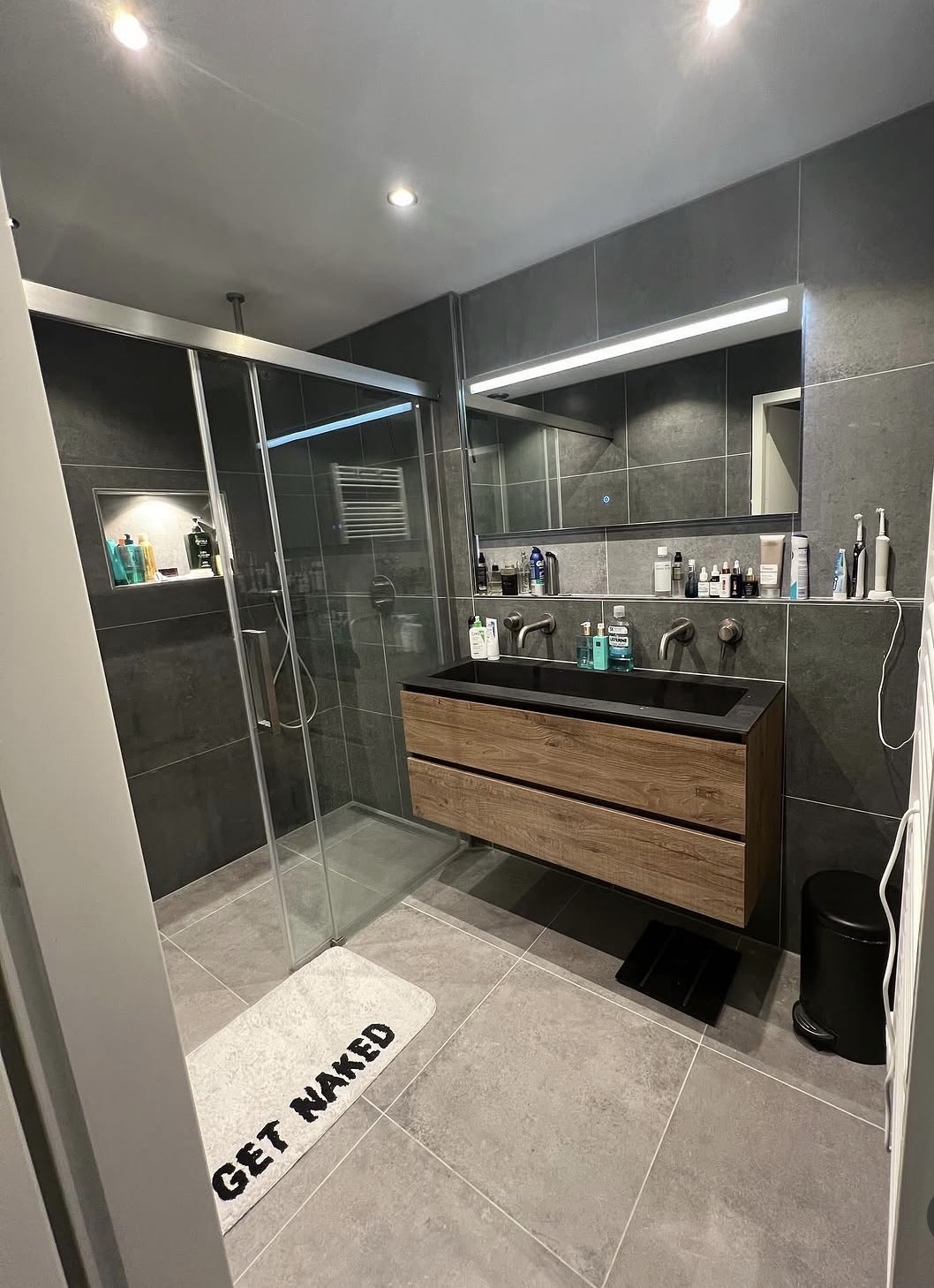 Badkamer in antracietlook